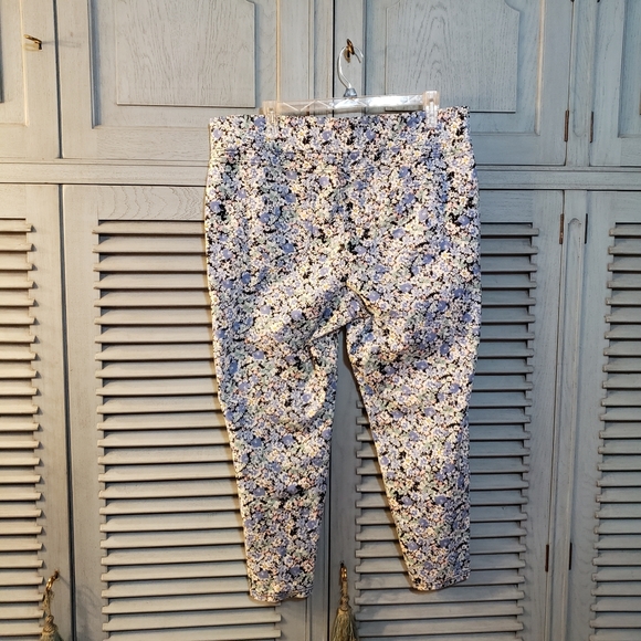 đź–¤Terrace & Sky Women's Black With Blue & Green Flowers Capris Size 20W-22Wđź–¤ - Picture 2 of 4